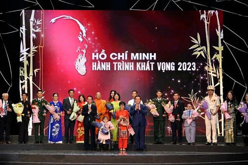 Tôn vinh điển hình tiêu biểu học tập, làm theo tư tưởng, đạo đức, phong cách Hồ Chí Minh