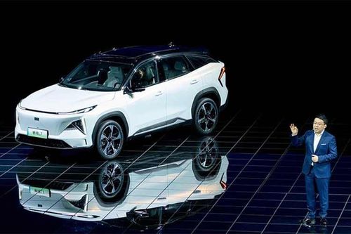 Galaxy L7 - SUV 'ăn xăng như ngửi' chỉ 1,3 lít/100km đắt hàng