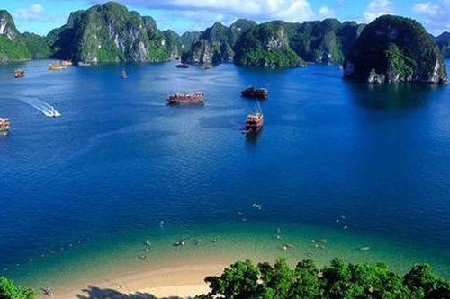 Hạ Long đón trên 7,5 triệu lượt du khách trong 10 tháng năm 2023