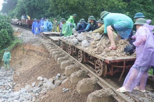 Nỗ lực khắc phục hậu quả mưa lũ tại Hà Tĩnh