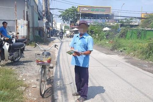 Cụ ông bị giật 72 tờ vé số ở TPHCM