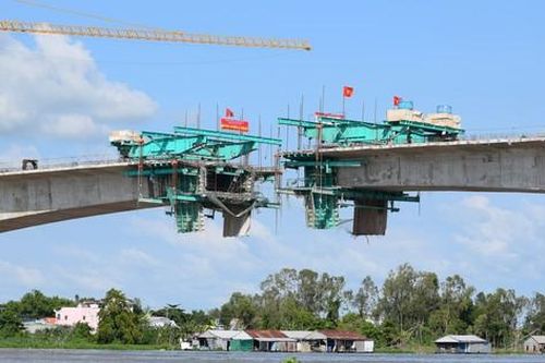 Cận cảnh công trình cầu Châu Đốc bắc qua sông Hậu sắp hợp long