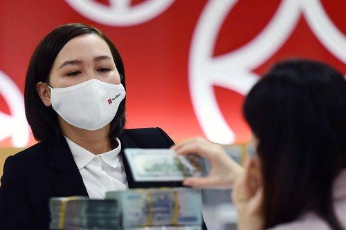 Lương nhân viên ngân hàng: Nơi trả 45 triệu đồng/tháng, nơi chỉ nhỉnh hơn số lẻ