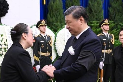 Chủ tịch Tập Cận Bình đưa tiễn cố Thủ tướng Lý Khắc Cường