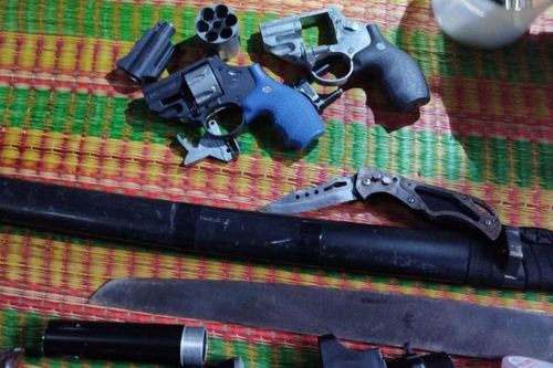 Ngăn chặn hỗn chiến, công an phát hiện hàng loạt vũ khí nóng