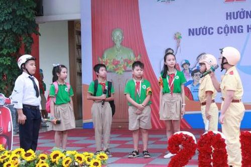 Gần 2.000 học sinh thủ đô được tuyên truyền về pháp luật