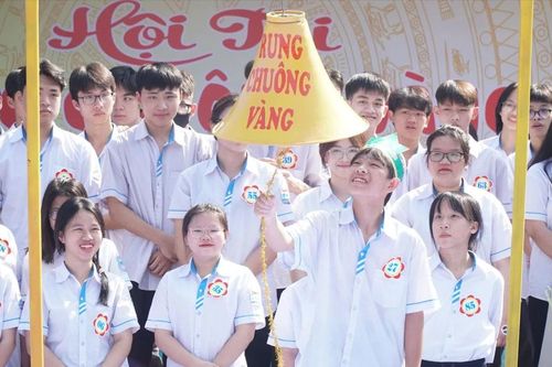 Nam sinh Trường Phổ thông Hermann Gmeiner giành giải Nhất Hội thi Rung chuông vàng tìm hiểu sức khỏe sinh sản vị thành niên, thanh niên