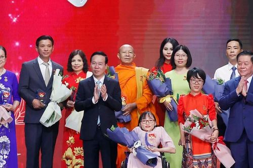 Hồ Chí Minh - Hành trình khát vọng 2023: Tôn vinh điển hình tiêu biểu