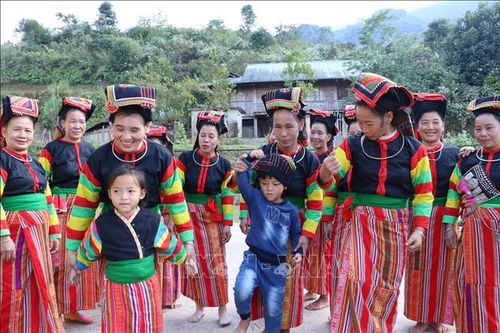 Gìn giữ bản sắc văn hóa dân tộc ít người ở vùng biên viễn