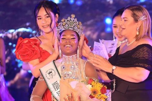 Bella Vũ 2 lần trao vương miện Miss Eco Teen tại Ai Cập