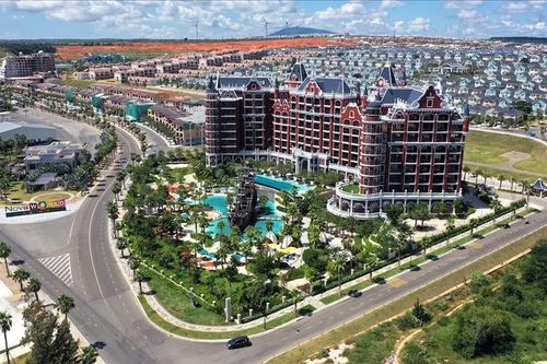 Áp lực đè nặng khách sạn ven biển