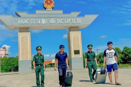 Kiên Giang: Giải cứu 2 công dân nghi bị lừa bán sang Campuchia làm 'việc nhẹ lương cao'