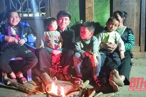 'Lửa đỏ' nơi bản Mông