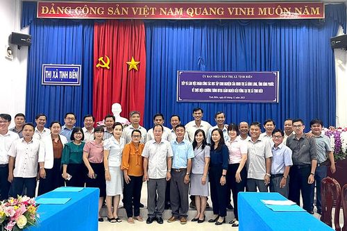 UBND TX. Tịnh Biên tiếp đoàn công tác học tập kinh nghiệm của UBND TX. Bình Long