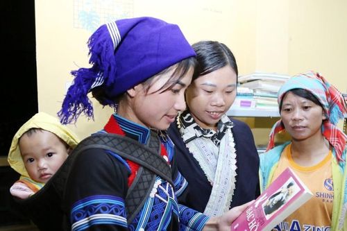 Phụ nữ vùng cao xã A Lù miệt mài tìm con chữ