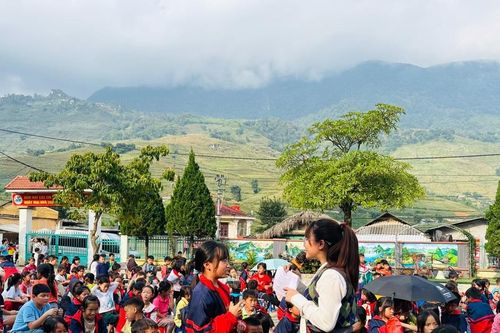 Lan tỏa thông điệp 'Hãy đồng hành - Đừng buông tay'