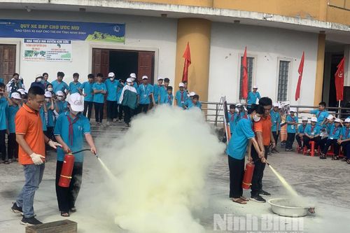 Trang bị kiến thức, kỹ năng thoát hiểm an toàn cho trẻ