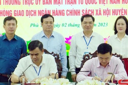 Ký kết Chương trình phối hợp giữa Ủy ban MTTQ Việt Nam huyện Phù Yên với Ngân hàng CSXH huyện