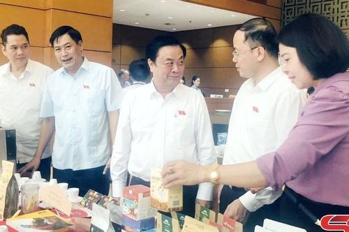 Tỉnh Sơn La phục vụ và giới thiệu cà phê Arabica tại Kỳ họp thứ 6, Quốc hội khóa XV
