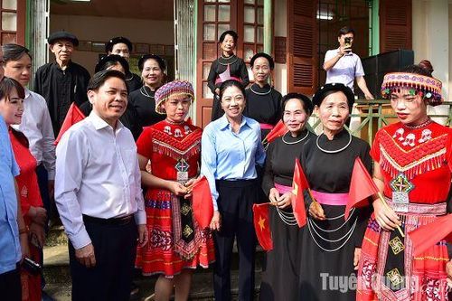 Đồng chí Nguyễn Văn Thể, Bí thư Đảng ủy Khối các cơ quan Trung ương dự Ngày hội Đại đoàn kết toàn dân tộc tại Sơn Dương
