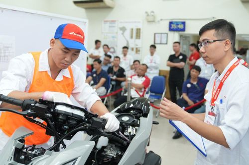 Honda Việt Nam vinh danh các nhân viên xuất sắc trong lĩnh vực xe máy