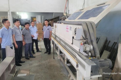 Ứng dụng máy móc thiết bị tiên tiến trong sản xuất đồ gỗ nội thất
