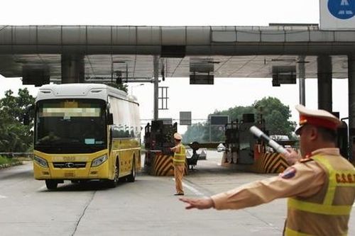 Tổng kiểm tra hoạt động kinh doanh và sử dụng xe hợp đồng, xe du lịch