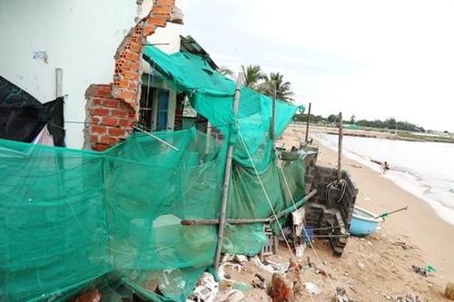 Nỗi lo sóng dữ, triều cường xâm thực ven biển Ninh Thuận