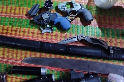 Ngăn chặn hỗn chiến, phát hiện hàng loạt vũ khí nóng