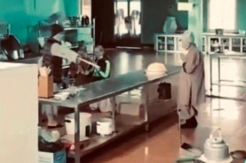 Sư cô trong clip chửi mắng, dùng cây gỗ đánh tu sĩ gây xôn xao bị kỷ luật