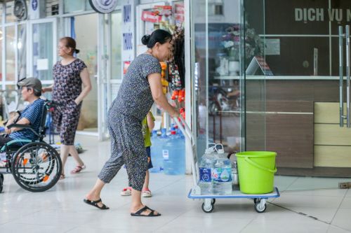 Mất nước gần nửa tháng, cư dân KĐT ở Hà Nội vẫn nhận hóa đơn cao gấp 6 lần