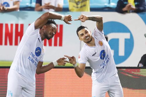 Thắng ngược CLB TP.HCM, Nam Định vững ngôi đầu bảng V.League