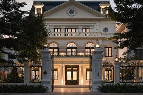 Biệt thự 870 m2 mới xây nhìn như trăm năm tuổi