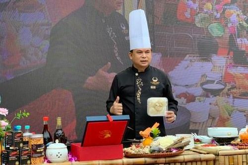 Đầu bếp nổi tiếng Việt Nam nói gì về bí quyết 'thần kì' làm nên món phở gà Hà Nội ngon đặc biệt