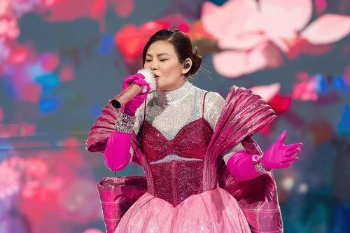 Ngọc Anh - cựu thành viên Tam ca 3A lộ diện tại 'Ca sĩ mặt nạ' mùa 2