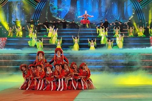 Rộn ràng sắc màu Ngày hội văn hóa các dân tộc rất ít người