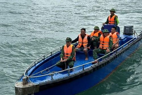 Quảng Ninh: Đồn Biên phòng Trà Cổ cứu nạn ngư dân bị đắm tàu