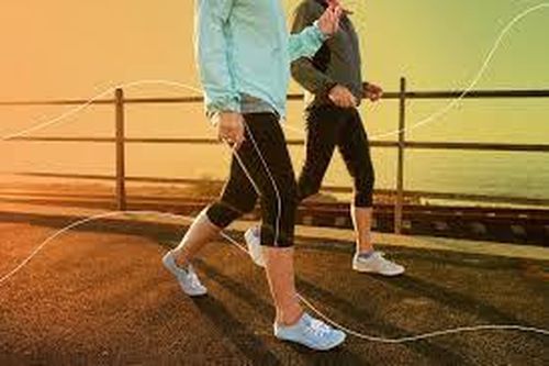 Đi bộ sau ăn vài phút giúp cải thiện lượng đường trong máu
