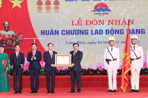 Quận Long Biên kỷ niệm 20 năm thành lập, đón Huân Chương Lao động hạng Nhất