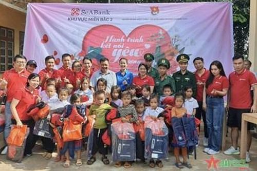 Hành trình kết nối yêu thương tại điểm trường Pha Luông và Suối Thín