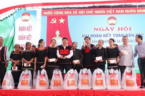 Tổng thư ký Quốc hội Bùi Văn Cường: Mỗi người dân phải có trách nhiệm với thôn, buôn, đất nước