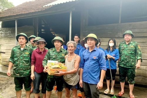 Lính Biên phòng ở 'rốn lũ' biên giới
