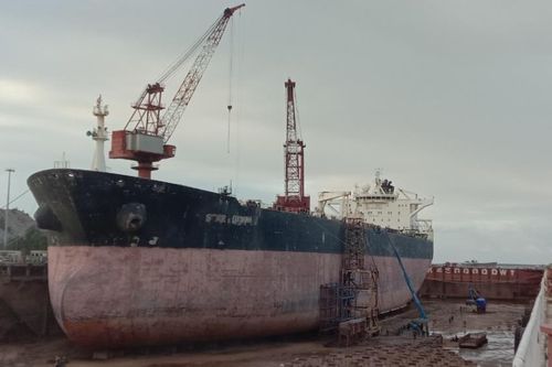 Quảng Ngãi: Cháy nổ tại tàu vận tải làm 9 công nhân bị thương nặng