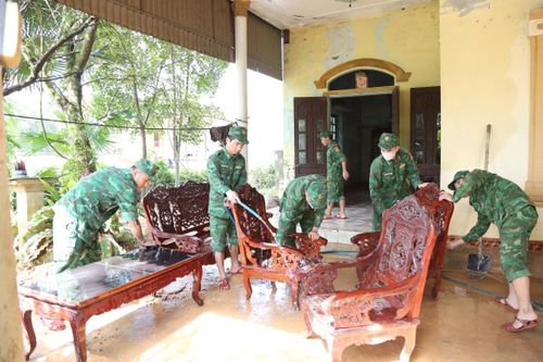 Dồn lực giúp dân khắc phục hậu quả mưa, lũ