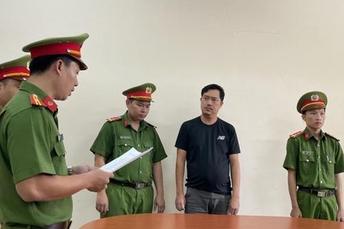 Triệt phá đường dây buôn lậu hàng chục nghìn điện thoại di động từ Campuchia về TP Hồ Chí Minh