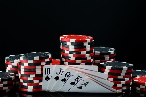 Công an Hà Nội truy nã đối tượng đánh bạc bằng chơi Poker tại chung cư