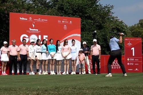 Cú phát bóng khai mạc Giải Tiền Phong Golf Championship 2023