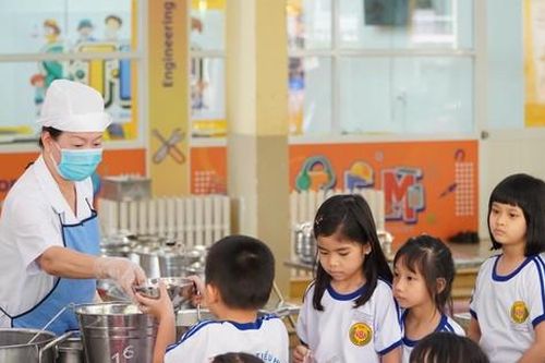 6 trường học ở TPHCM tổ chức lại bữa ăn bán trú từ đầu tuần sau