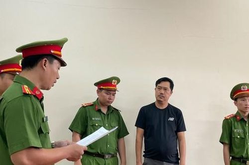 Phá đường dây buôn lậu điện thoại từ Campuchia về TPHCM trị giá gần 300 tỷ đồng