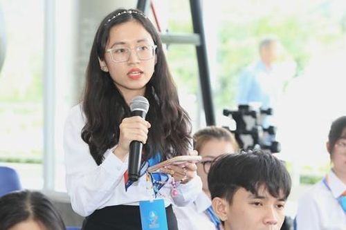 Người trẻ TPHCM thảo luận cách nâng cao thể chất và tinh thần, góp sức dựng xây thành phố